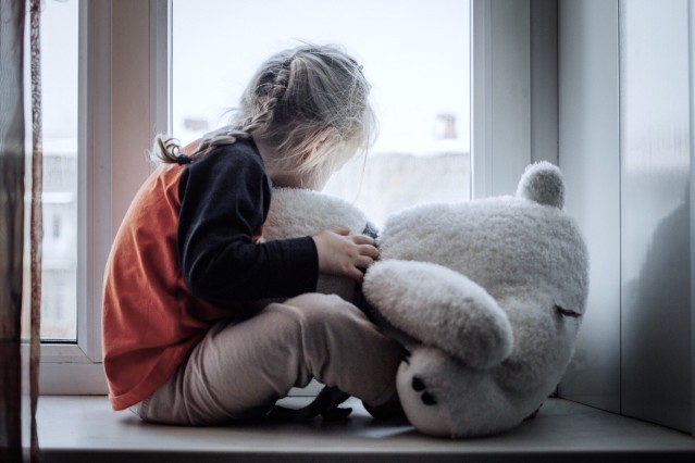 sad little girl with a teddy bear sadness t20 EO09K8